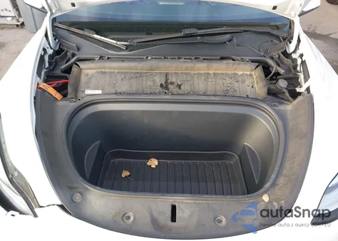 2021 Tesla Model Y Long Range Dual Motor All-Wheel Drive z USA, uszkodzony, nr VIN 5YJYGDEE9MF232047